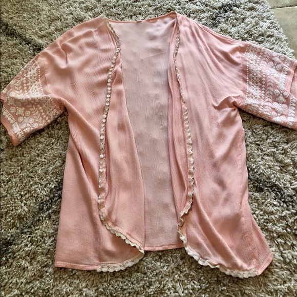 4 Maternity tops, size small - Picture 9 of 10